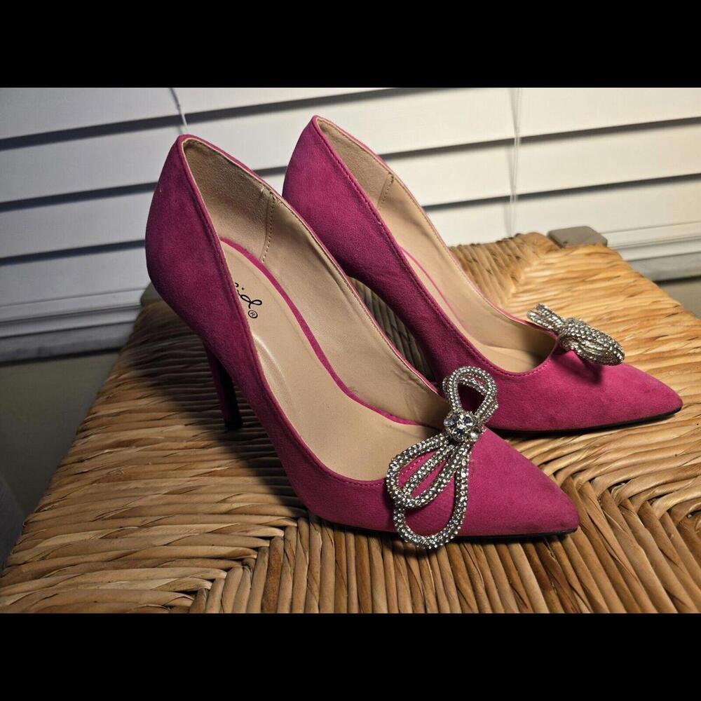 Qupid Pink Rhinestone Bow Stiletto Size 6